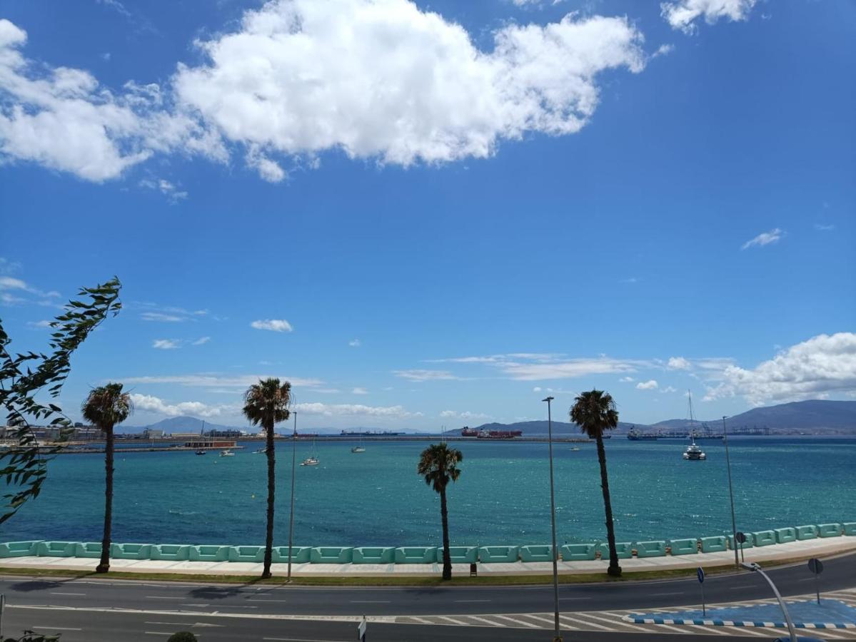 Quarto em Acomodações Particulares Vistas A 3 Paises Y 2 Continentes 1º Linea De Playa A 5 Minutos De Gibraltar *
